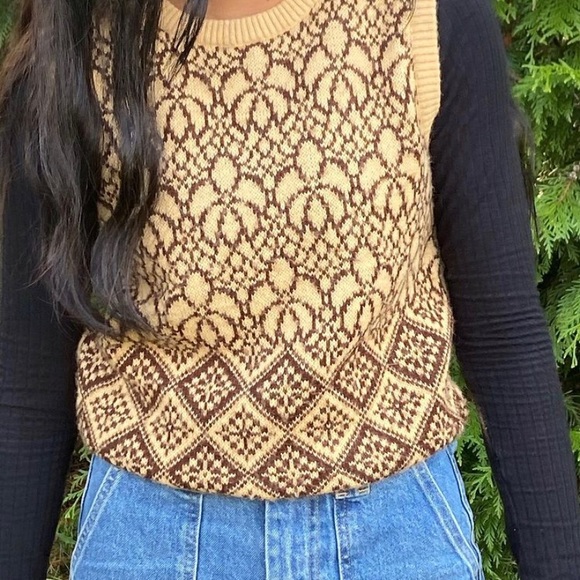 Bayer Beige Sweater Vest - Picture 3 of 3